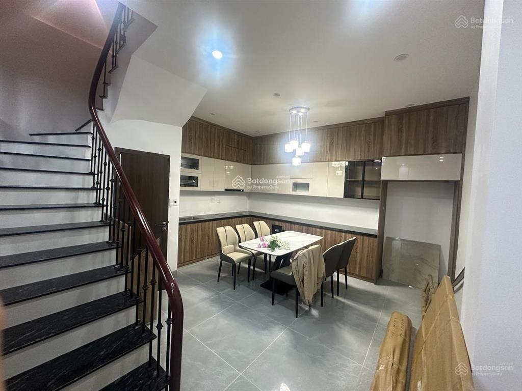 Nhà đẹp, phân lô tô vĩnh diện, không qh đi bộ ra ô tô, gần mặt phố, ngõ nông, 2 thoáng, sđcc