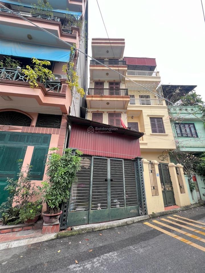 Chủ cần bán đất phố ngọc lâm 50m2, mt 4m, nhà 2 mặt tiền, ô tô đỗ tránh. hiện trạng nhà cũ 4 tầng