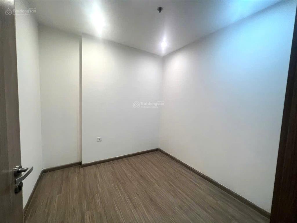 Chính chủ gửi bán gấp căn hộ 2pn 1wc, 55m2, tầng đẹp, giá 3.37 tỷ tại vinhomes ocean park, hà nội