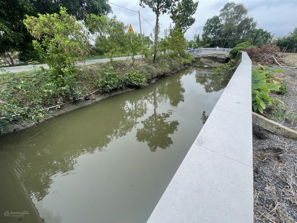 Nền đất ở view sông thoáng mát 7x42m=300m2 đường đặng văn búp, phước lý, tây ninh ( long an cũ)
