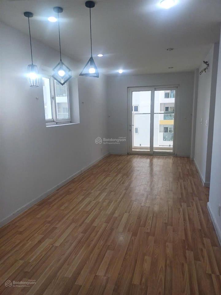 Chính chủ gửi bán căn góc b2 12b 09 rộng 74m2 có 2 phòng ngủ, 2wc nhà mới dọn vào ở ngay