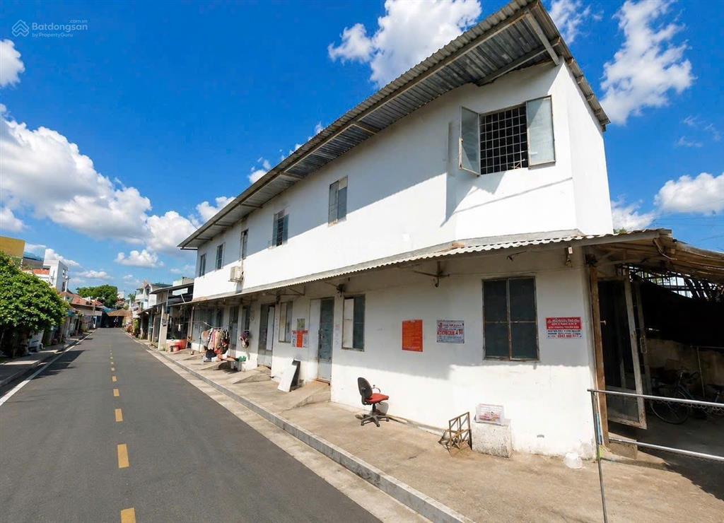 Bán dãy trọ 151m2 có 6 căn, góc 2 mặt tiền, sát mt lê văn lương, 5.4 tỷ, thu nhập 12tr/tháng