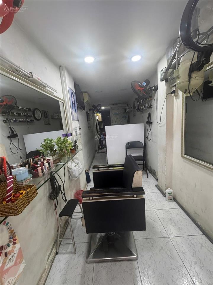 Bán gấp nhà hẻm xe hơi trần quang diệu quận 3 22.1m2 2 tầng dòng tiền 7tr/tháng chỉ 3.2 tỷ