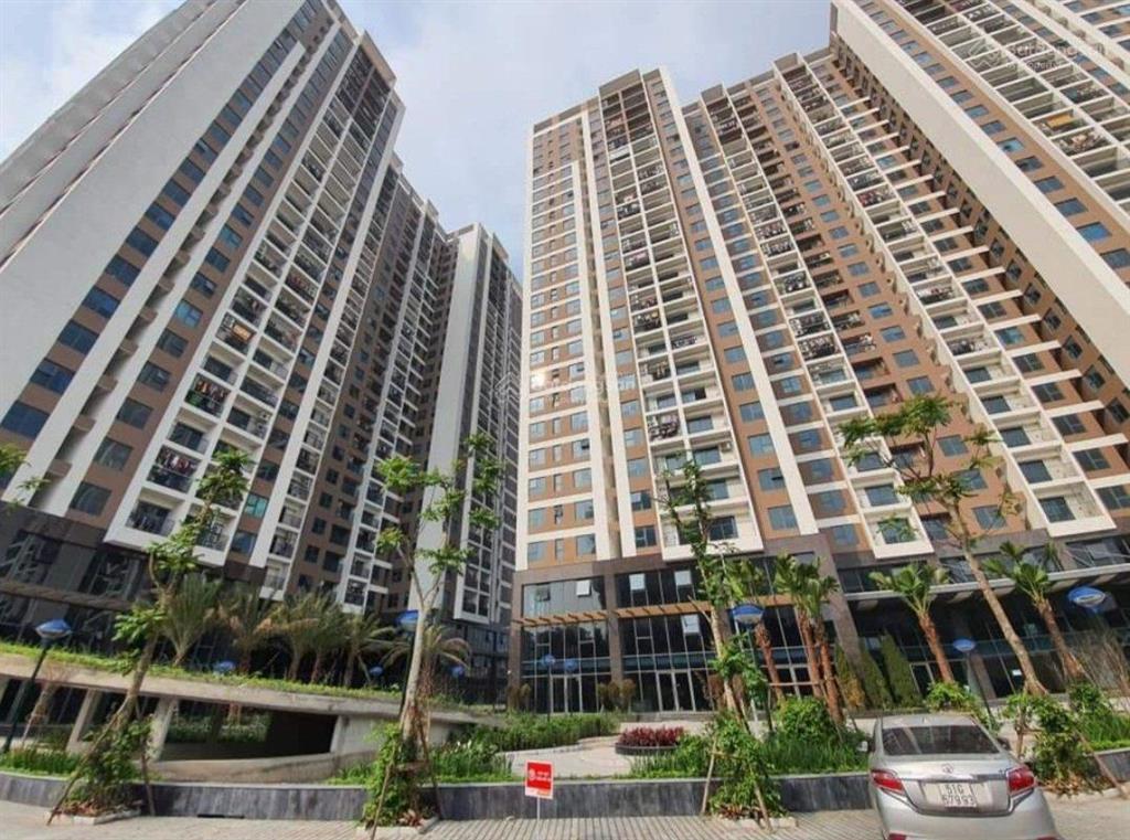 Bán căn 2 phòng ngủ 75m2 giá 6,4 tỷ, ban công đông nam thoáng mát, giá tốt nhất toà sky central