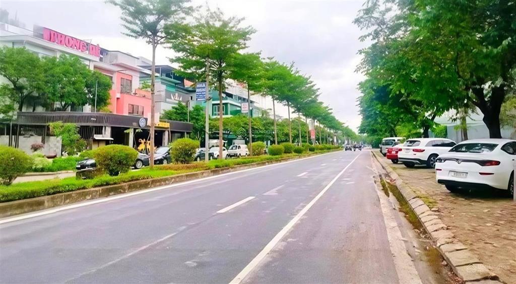 Bán nhà nguyễn văn huyên 60m2*5t, phân lô, oto tránh, hai thoáng trước sau, ngõ nông, giá 19tỷ7!