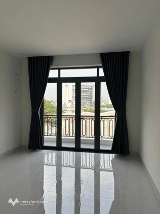 Nhà mới đẹp, nội thất chỉn chu, dọn vào ở ngay