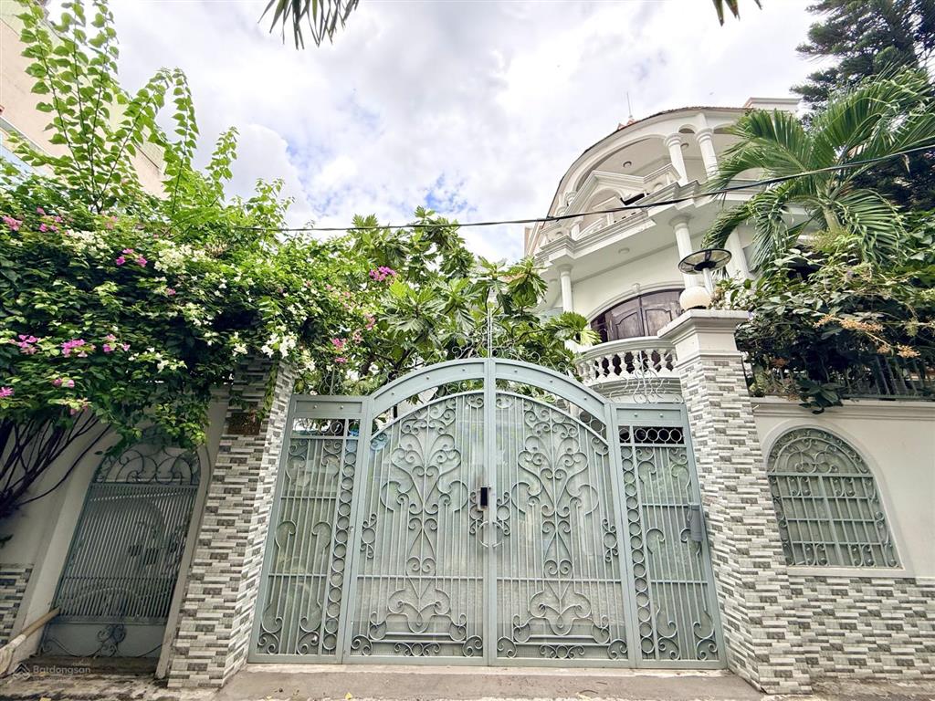 Biệt thự sân vườn lâm văn bền ngang 14m bề thế dt đất 222.7m2 nhà 3 tấm có sân rộng