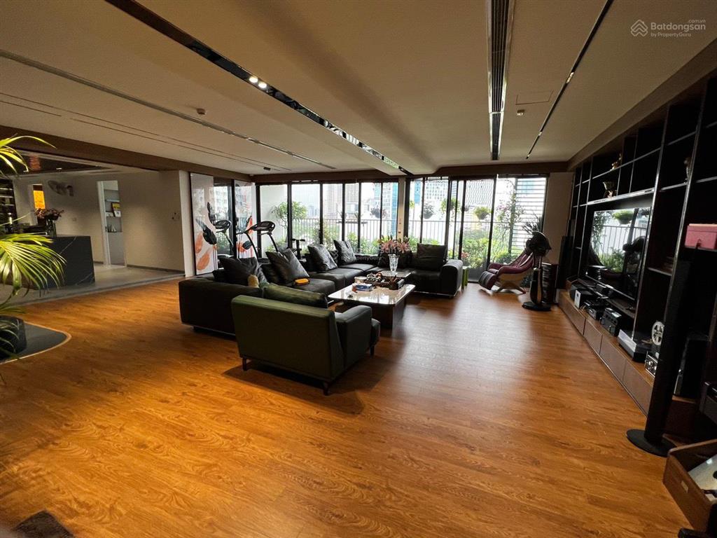 Bán căn 3 phòng ngủ, 198m² giá 16.8 tỷ, view đẹp, trục đẹp nhất toà thành công tower