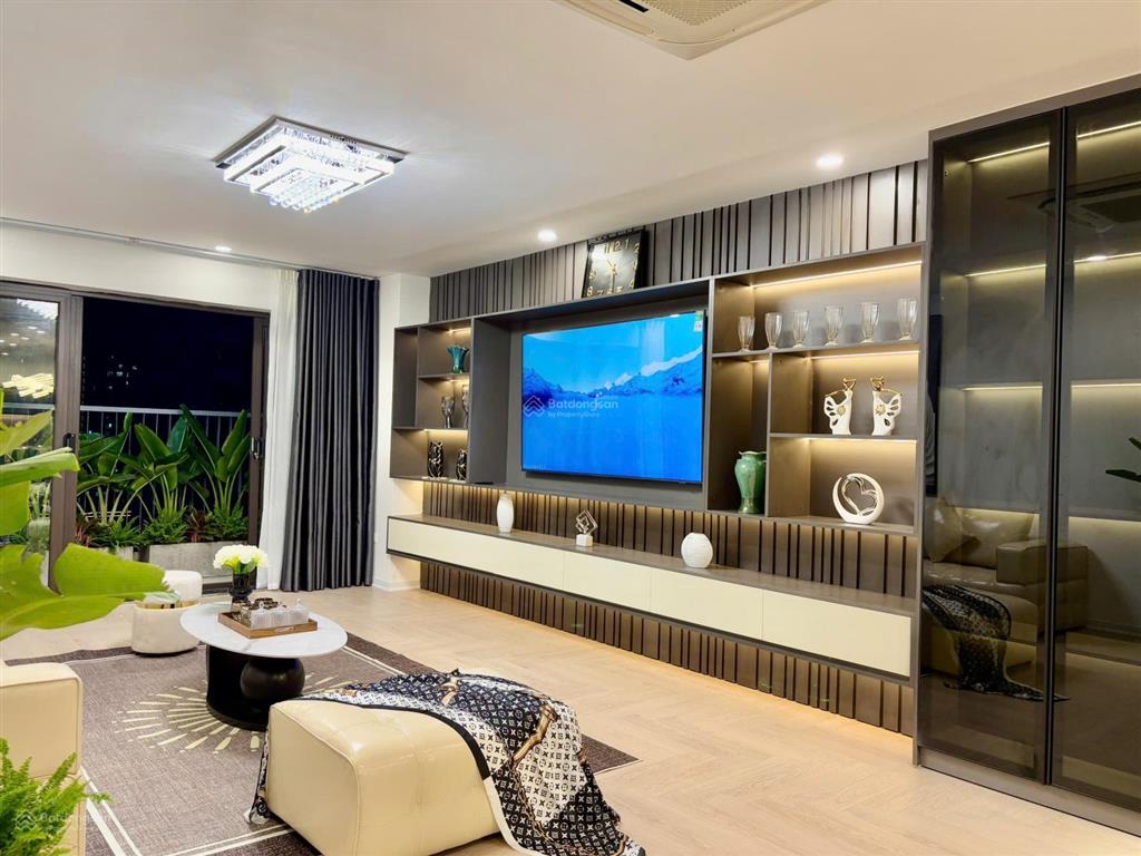 Vợ chồng tôi cần bán nhanh căn góc 3pn tại chung cư ecolife tây hồ, full nội thất, sẵn slot ô tô