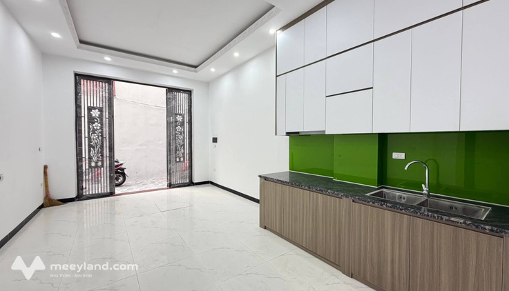 Tài chính 6 tỷ các bác sở hữu ngay căn nhà 40m2 x 5 tầng thang máy, gần Bệnh viện Nông Nghiệp Ngọc Hồi