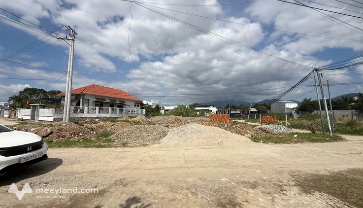 Cần bán lô đất 2 mặt tiền Đông Dinh, Diên Toàn