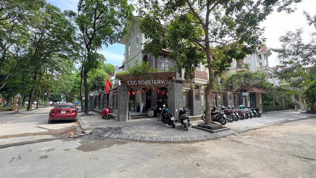 Biệt thự kđt pháp vân, lô góc cực đẹp 230m2 mặt tiền 25m 3.5 tầng view vườn hoa, cây xanh
