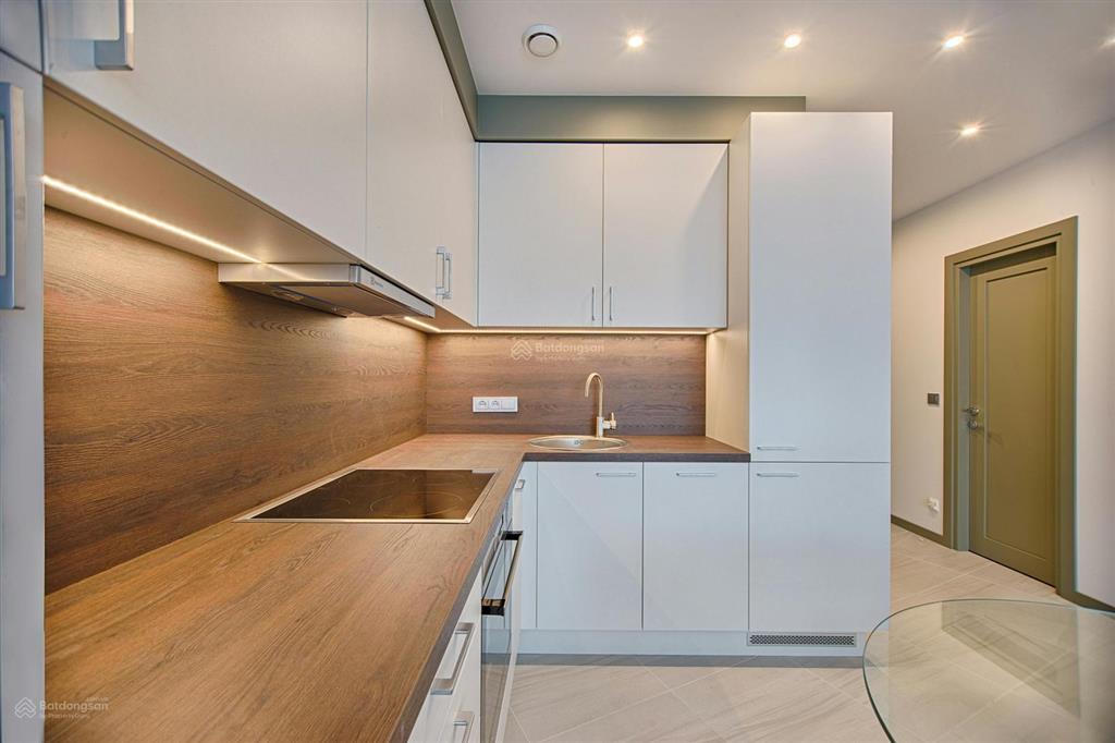 Cần bán căn hộ tầng 4 khu tập thể, hoàng quốc việt, nghĩa tân, 70m2 nhà đẹp, thoáng trước sau