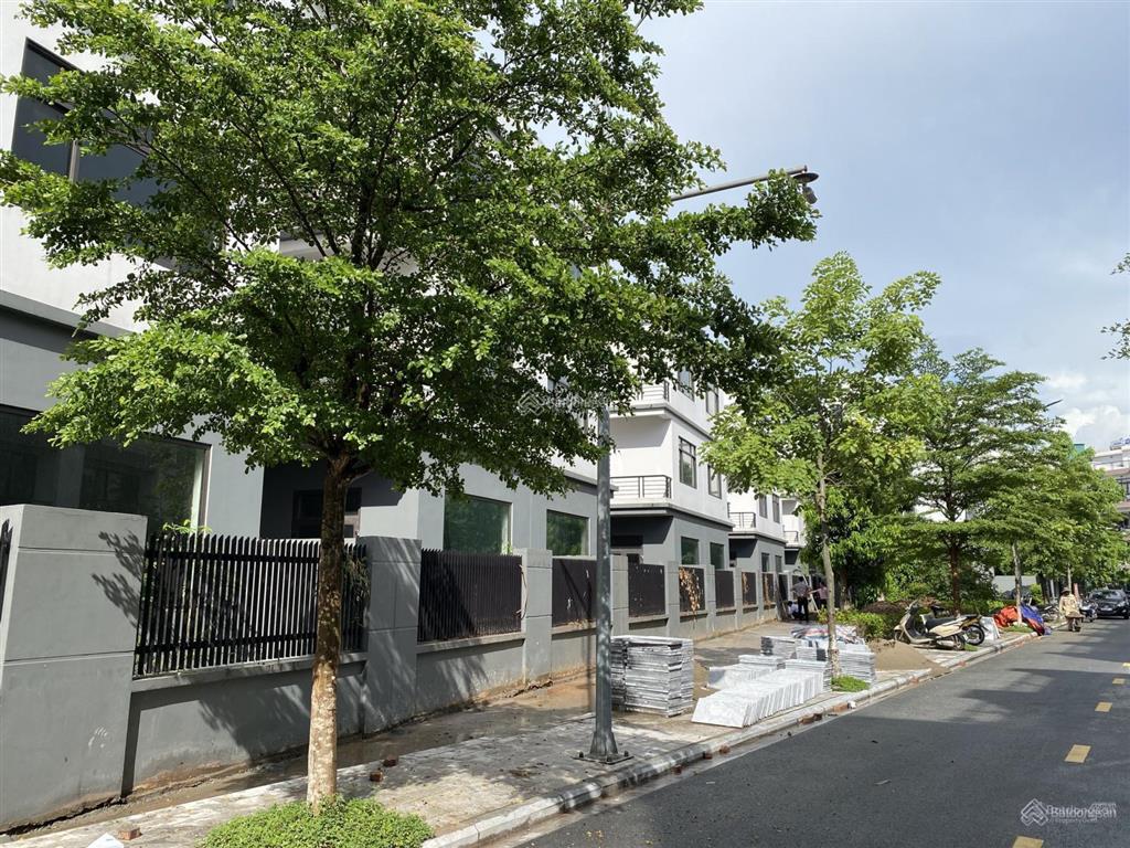 Bán biệt thự phố đỗ quang nguyễn trần duy hưng 260 m mặt tiền 15 m giá 148 tỷ