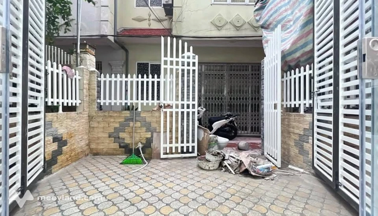 Nhà 3,5 tầng 48m2 sân cổng riêng, ngõ 299 Ngô Gia Tự, thông Văn Cao