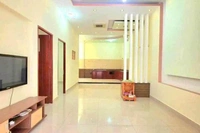 Nhà xây rất kiên cố, tuốt sơ cái là đẹp lung linh, hẻm sạch sẽ, nước máy cống hộp, không khi nào bị ngập