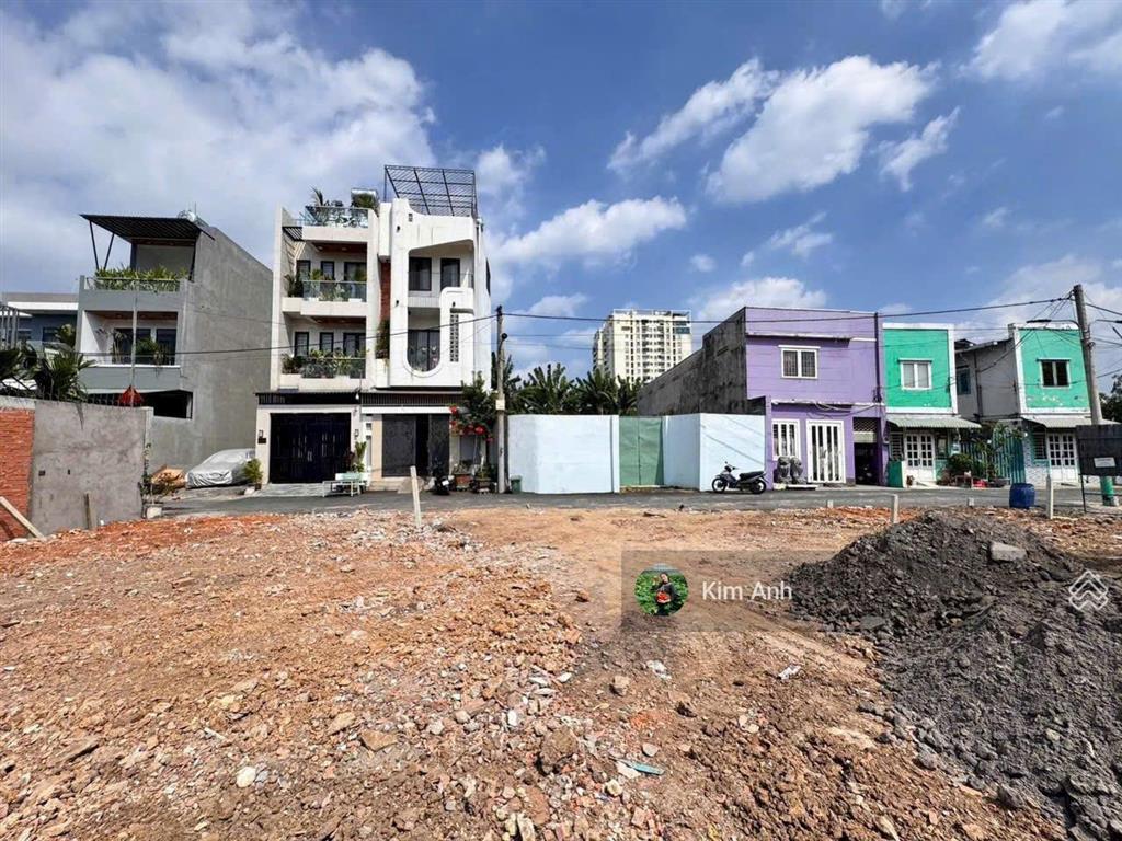 Ngon ạ! bán lô đất hẻm ô tô tránh nhau, giá 4.5 tỷ đất vuông vức, khu dân trí