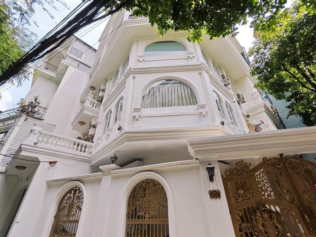 Bán chdv cầu giấy lô góc thang máy full nội thất mặt tiền khủng 101