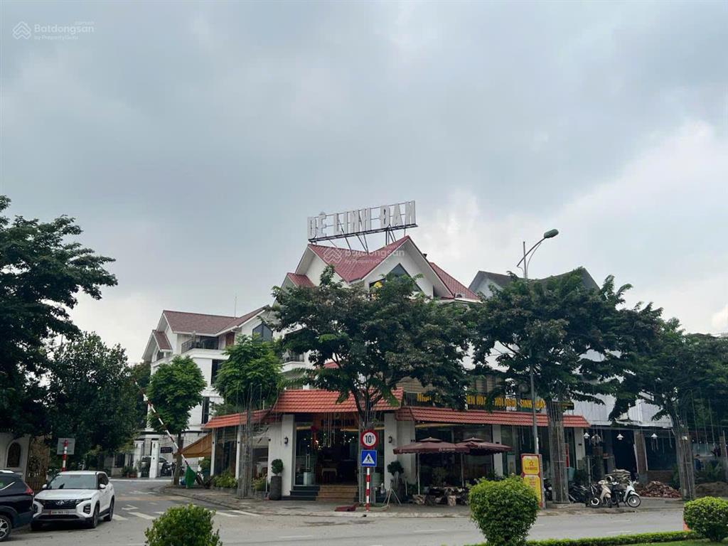 Siêu phẩm lô góc 3 mặt đường rộng 40m 100m mặt hồ cả khu chỉ có 1 căn