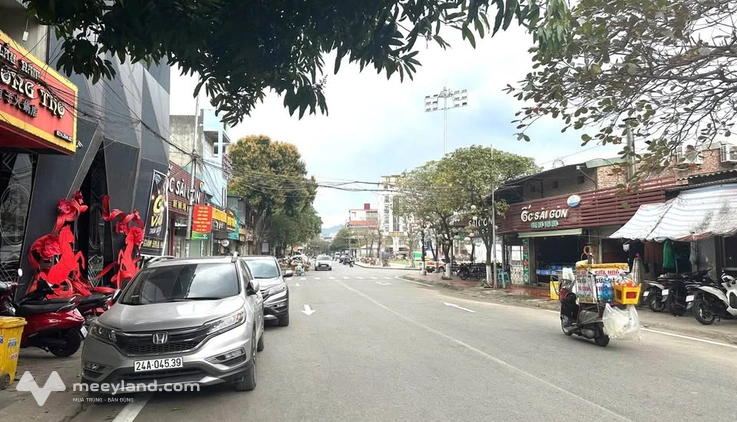 Bán đất tặng nhà Soi Tiền gần Ốc Sài Gòn, ngay phố đi bộ, giá chỉ 5 tỷ