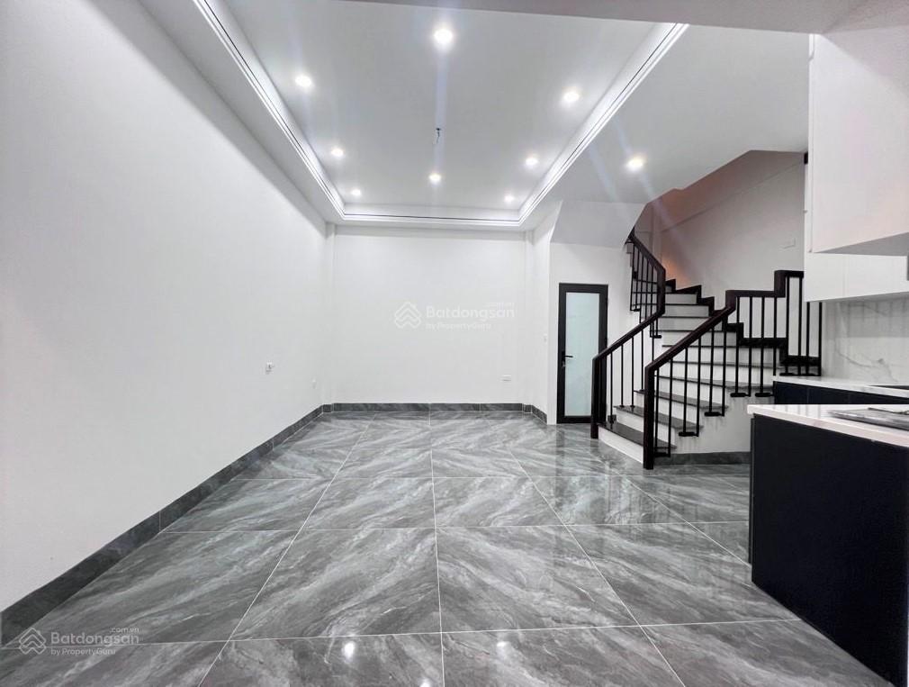 Nhà đẹp ô cách, việt hưng, long biên 5 tầng xây mới, full nội thất ô tô đỗ cửa nhà
