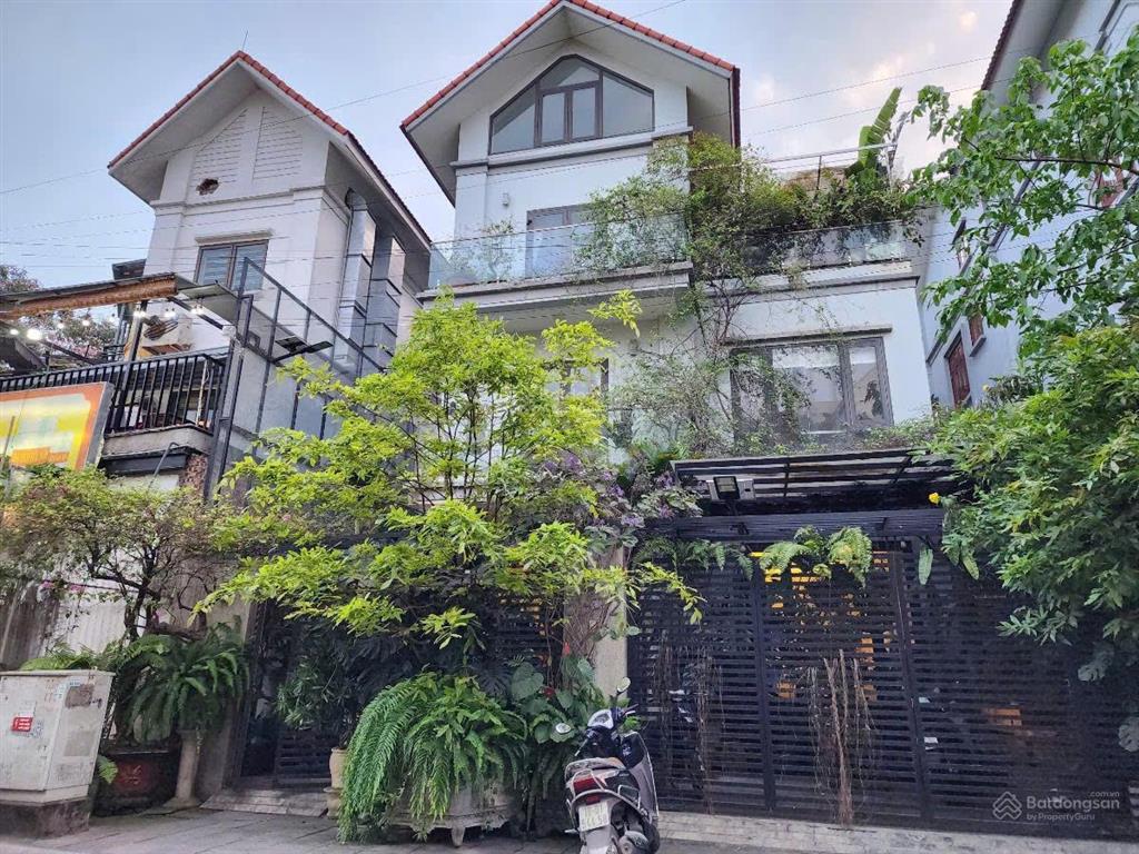 Siêu hiếm view hồ cách hồ 20m 220m² 4 tầng full nội thất thang máy