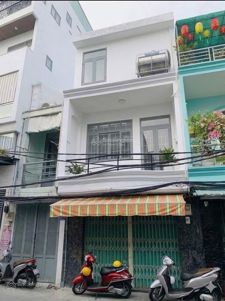 4 tỷ 5 hẻm xe hơi 4m cách mt bùi văn ba 30m nhà 3 tầng ngang 4m