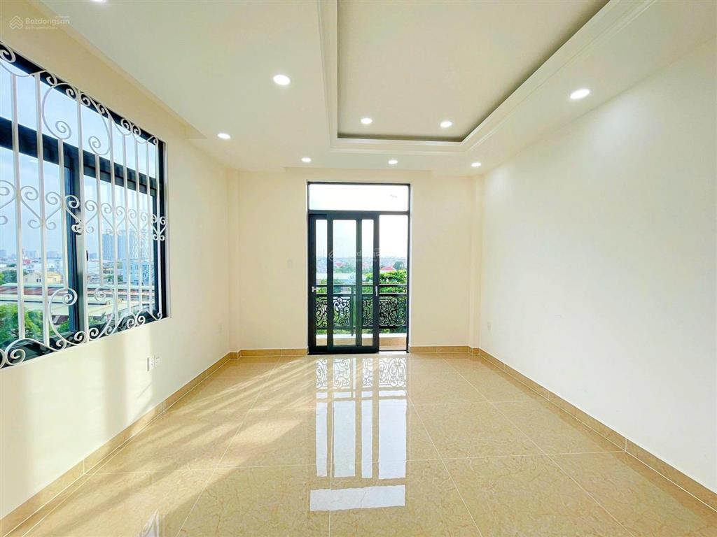 Chủ giảm giá mạnh bán gấp dãy nhà phố mới xây đường 9m thông ô bàn cờ, cách ql13 200m, view sông sg
