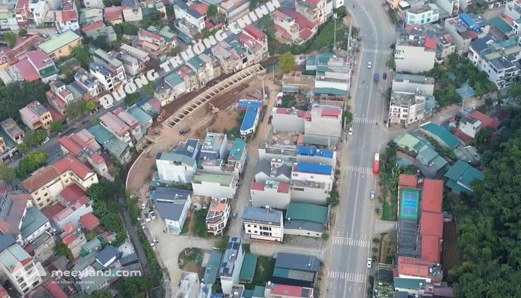 Bán đất hai mặt đường Trường Chinh - Kè Suối Nậm La - Ngã tư Quyết Thắng