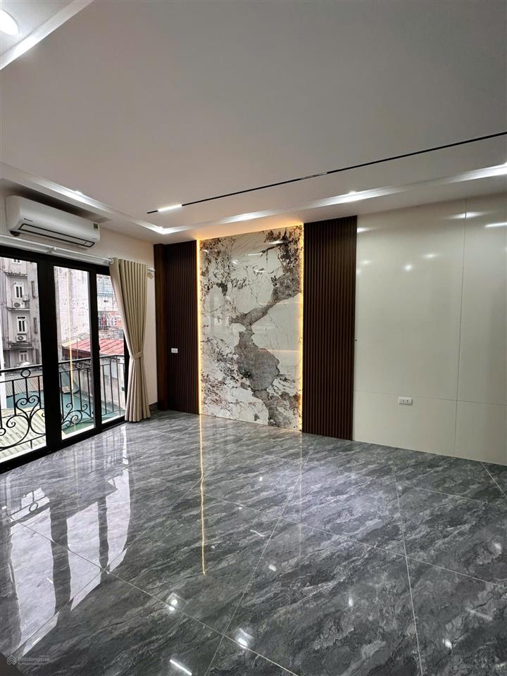 Nhà xây mới cách mặt phố 60 m, có sân để xe dt 50 m 6 t t máy mt 4,5 m thâm thiên đống đa hn