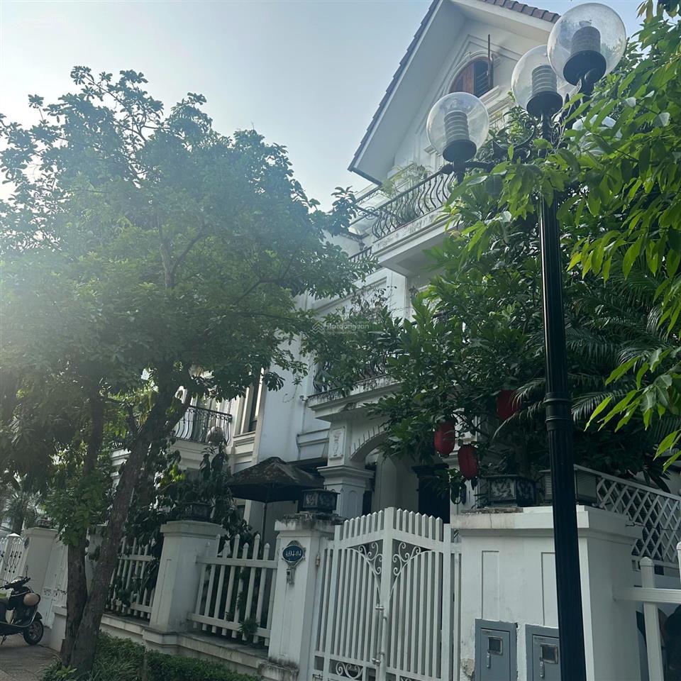 Bán biệt thự song lập vinhomes riverside. 165m2 mặt tiền 10m 4 tầng, 5 ngủ. đt 0983 834 ***