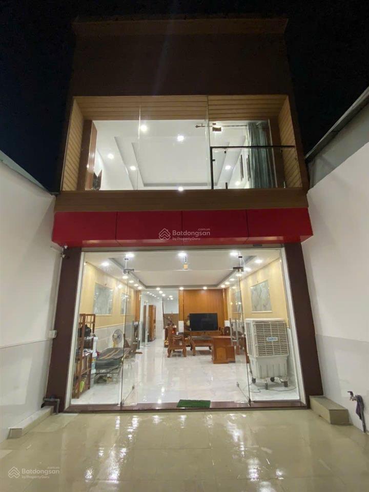 Bán nhà gấp mt đường song hành 22, gần trung tâm đô thị vinhomes hóc môn 5x30m tặng full nội thất