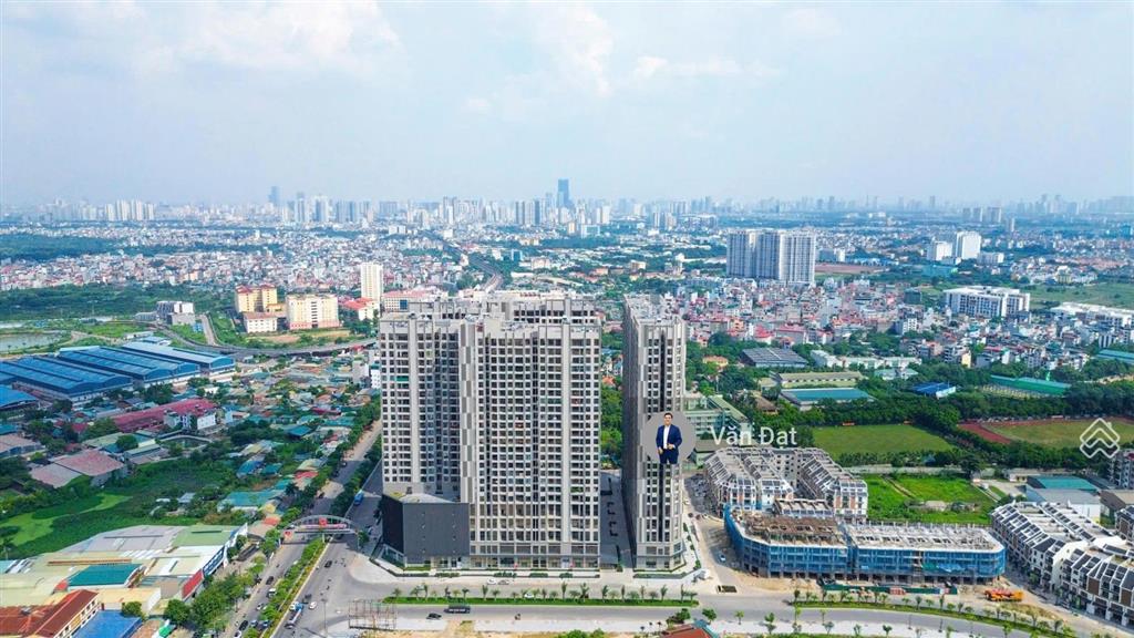Bán căn 4 ngủ góc 132m2 tầng đẹp ban công đông nam sẵn sổ đỏ