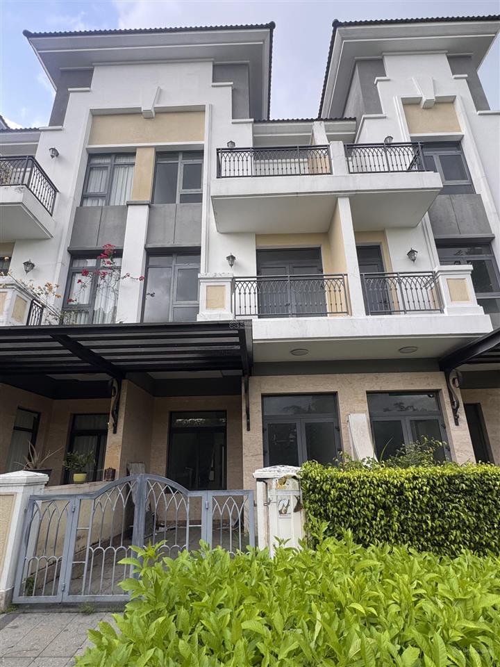 Chính chủ gửi bán căn verosa park. dt 75m². xây 4 tầng. đối diện công viên. căn duy nhất đang bán