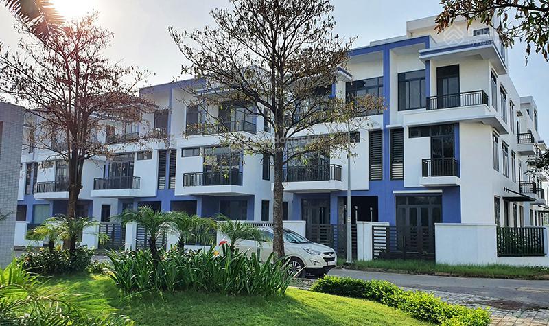 Đông tăng long bán gấp căn song lập dt 8x20m 3 lầu giá 10.8 tỷ, sổ sẵn. 0909 483 ***(mr niệm)