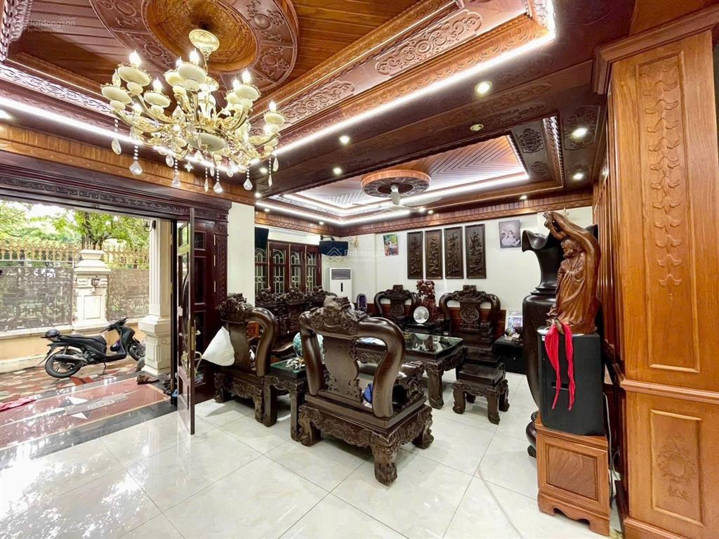 Cần bán gấp bt 210m, mt 11m. xây 4 tầng. mặt công viên. bán nhanh chỉ 33 tỷ đã hạ 5 tỷ. đường 18m.