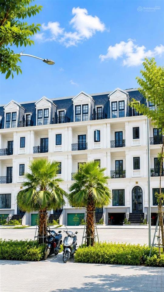 Bán căn mặt đường chính 17,5m giá thoả thuận và thiện chí bán. 0979 045 ***