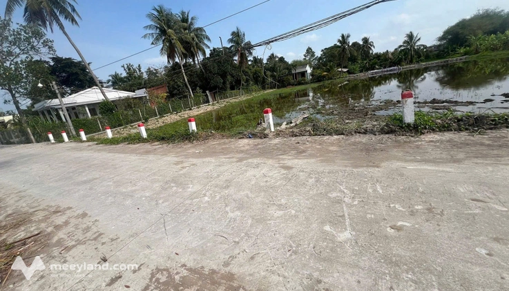 Bán nền thổ mặt tiền đê bao 3m kế bên đường bê tông 6m, thuộc xã Tân Trụ, tỉnh Tây Ninh