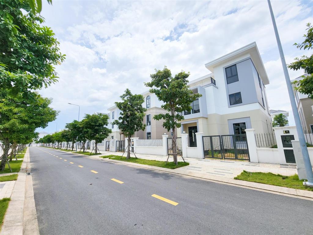 Tôi chính chủ kẹt tiền cần bán biệt thự vista nam an khánh 416.3 m2 46 tỷ 0965 645 ***
