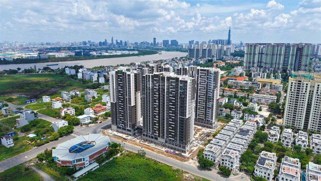 2pn2wc6,85tỷ bancong dài từ phòng khách tới phòng ngủ,trần cao 3,4m,tầng cao,view sông, khan hiếm