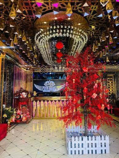Bán tòa nhà karaoke 7 tầng nguyễn duy trinh quận 2. 382m² đang kinh doanh tốt. 78 tỷ cả giấy phép