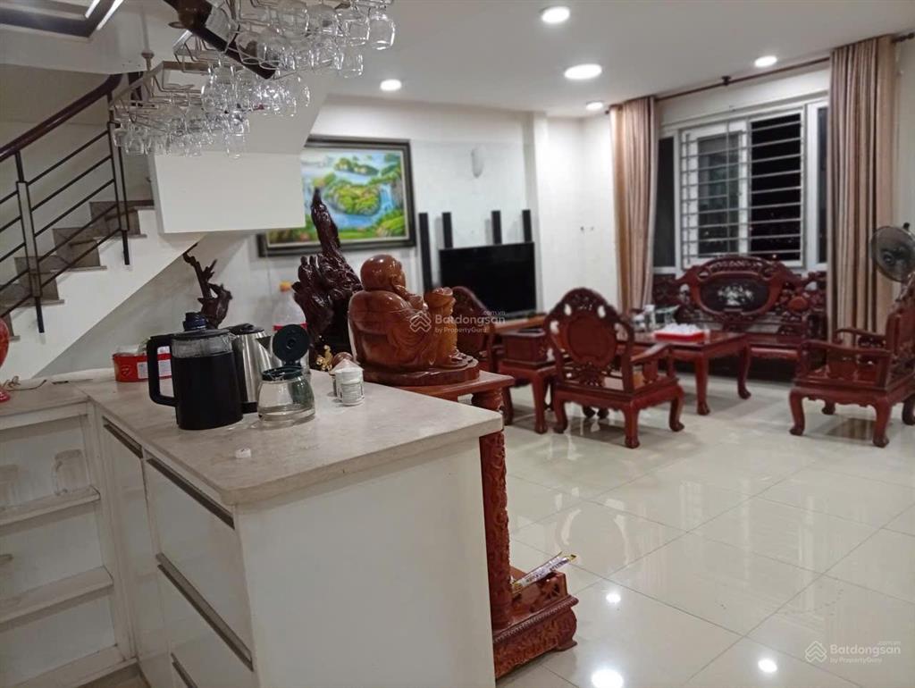 Bán nhanh căn penthouse chung cư thủ thiêm star, quận 2, dt sàn 83m2, dt sử dụng 240m2, giá 7.8tỷ