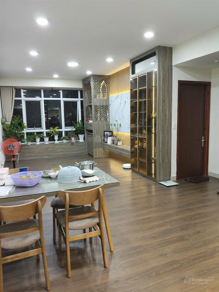 Cần bán căn hộ chung cư mặt tiền số 210 đề thám phường bến thành quận 1 nhà số hồng 25m2 thang bộ