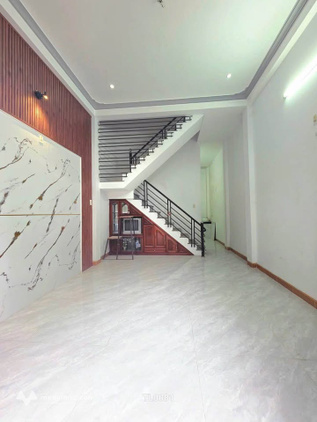 Nhà 2 tầng 36m2, 2 tỷ sổ đỏ chính chủ, hướng Đông Nam, gần chợ trường