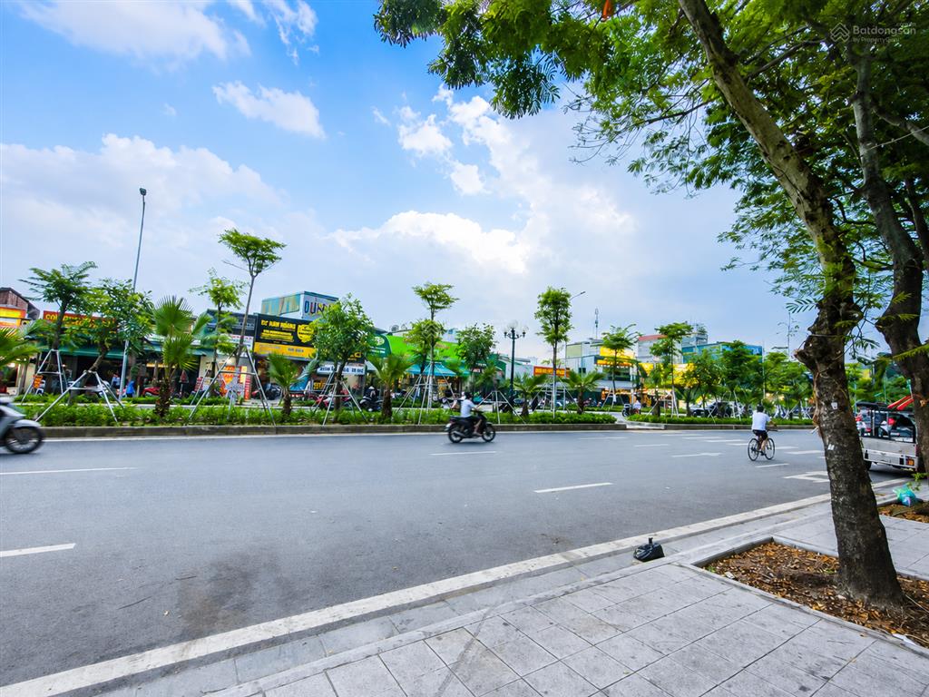 Giá tốt khu vực! bán căn 2 ngủ 60m2 giá 3.99 tỷ, full nội thất đẹp ở ngay, mặt phố 2,5