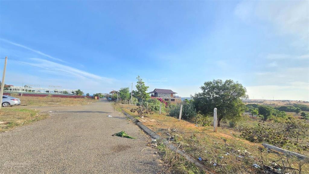 Bán 1,4ha đất view biển hòa thắng 90m mặt tiền đường nhựa!