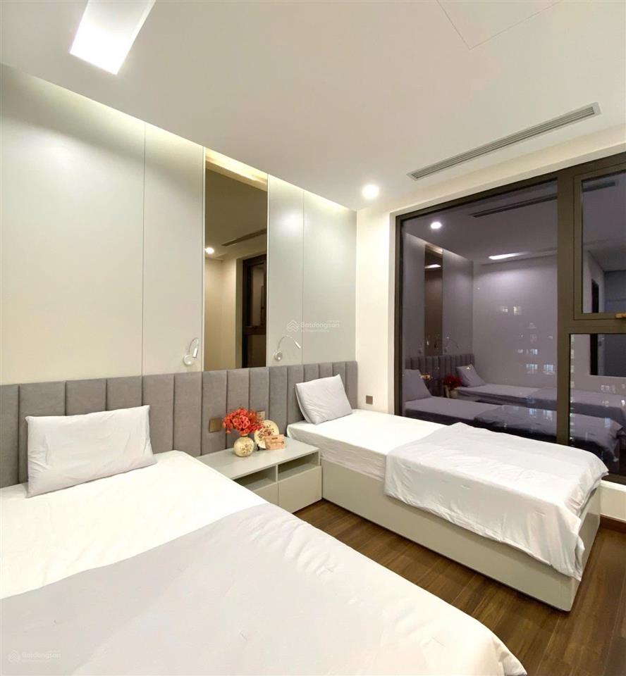 Nhượng 2 ngủ 91m full nội thất tầng cao đẹp