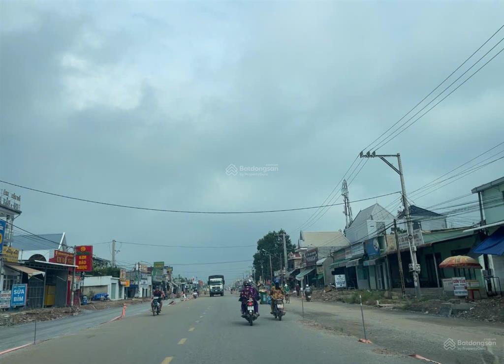 Cần tiền bán lại lô đất mặt tiền đt 750 với giá 960 triệu có 100m2 thổ cư