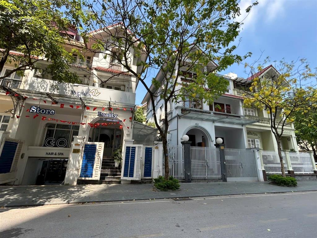 Chính chủ đi nước ngoài cần bán biệt thự hapulico 141m2 vị trí đẹp da 0913 535 ***