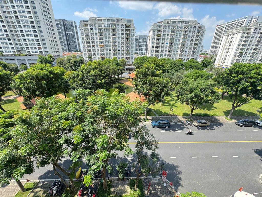 Bán gấp ch cảnh viên 3 pmh q7. 3pn, view công viên. giá đầu tư. 0947 833 *** phượng